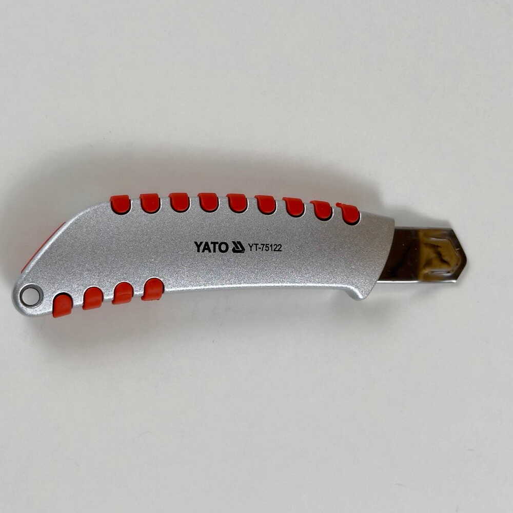 Ніж 18 мм, металевий корпус YATO ( YT-75122 )